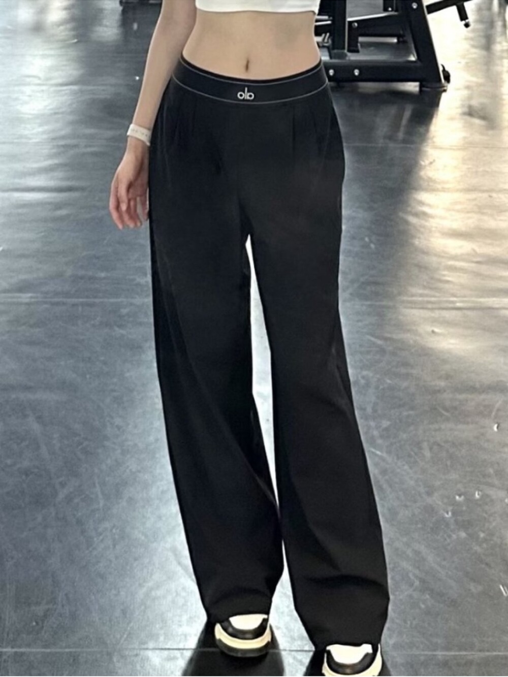 ALO Yoga Black Straight Leg High-Rise Pants - Picture 1 of 6